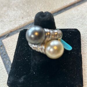 Elegant Silver and Black and white  cultured Pearl Ring